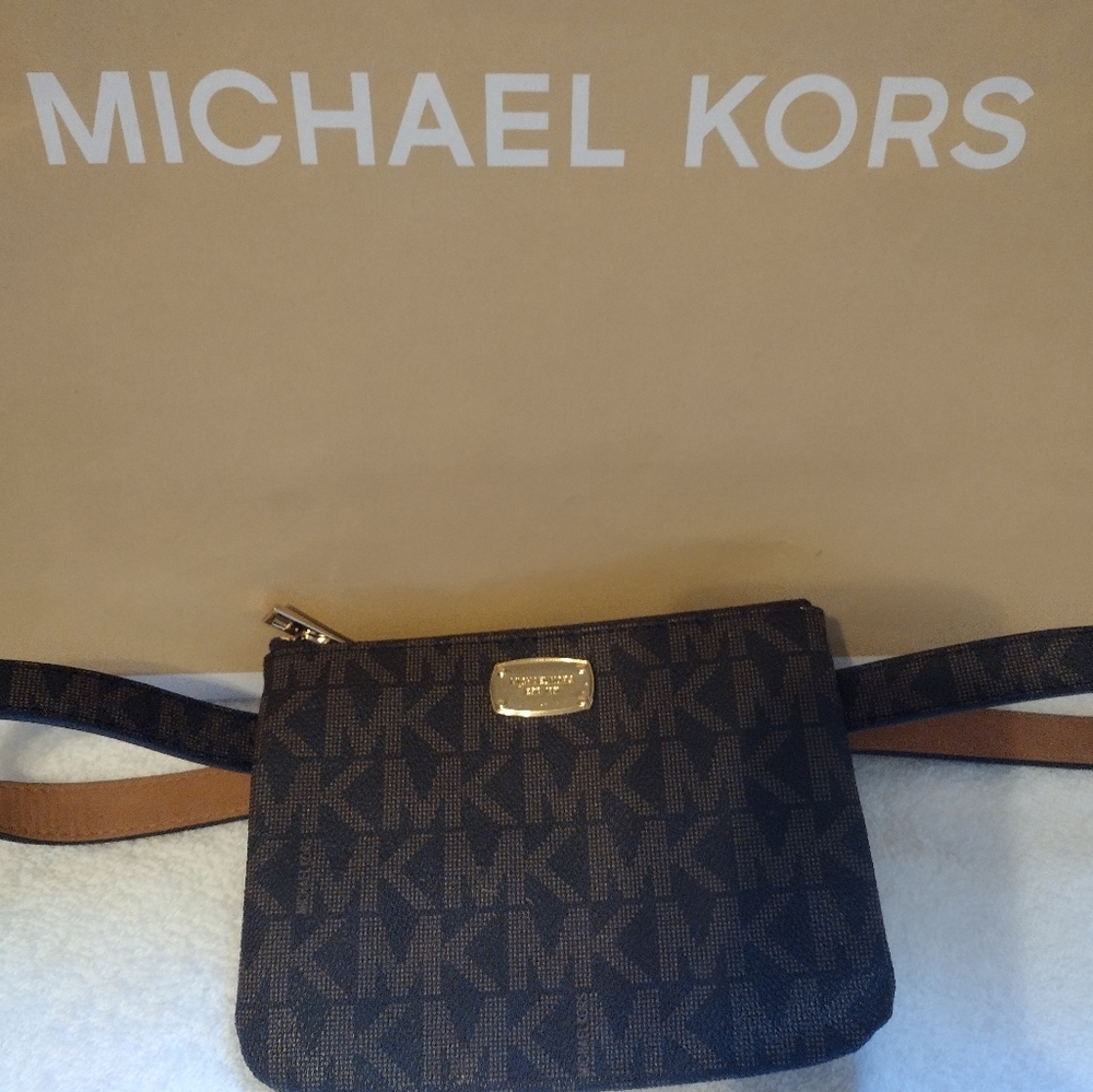 Michael Kors Signature Fanny Pack